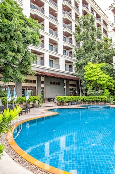 mike garden resort hotel