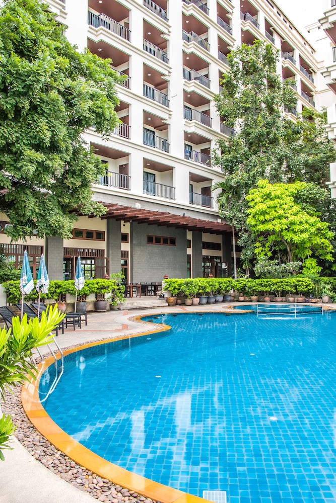 mike garden resort hotel