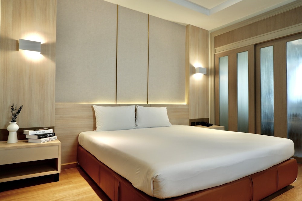 mike garden resort hotel