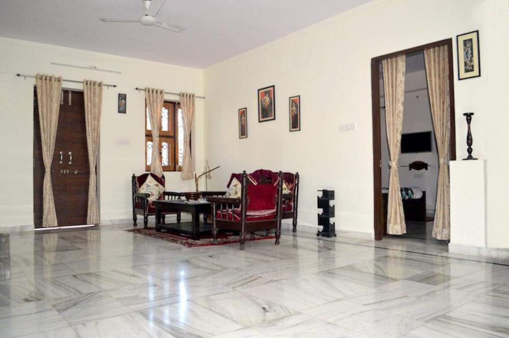hotelier hosts a home stay