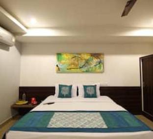 Hotel Mango Leaves,Suchitra Road,3 star