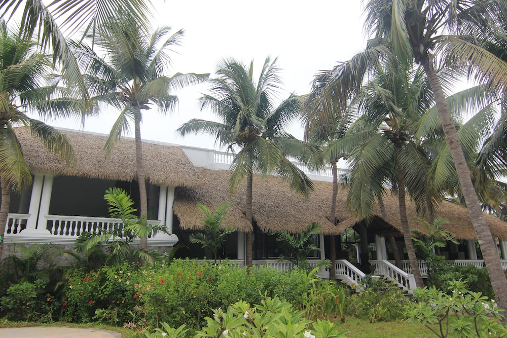 lagoon sarovar premiere resort pondicherry