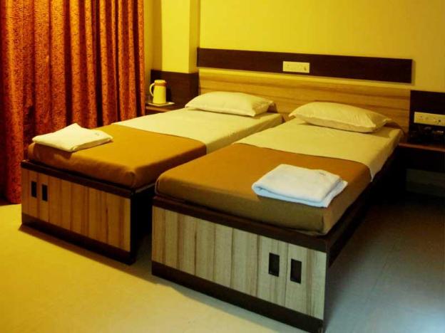 hotel vishwa kolhapur