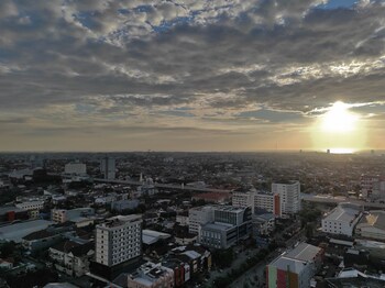 best deal and cozy 2br vida view apartment