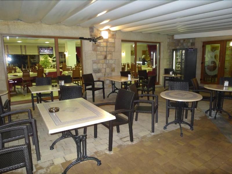 Hotel Valle De Cabezón,Cabezon De La Sal>>Arenas De Iguna,3 star