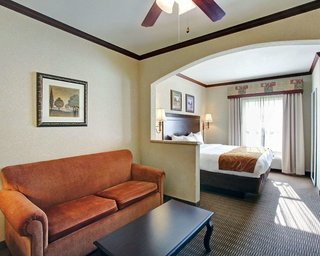 Comfort Suites University Drive,Bryan>>Brazos,3 star