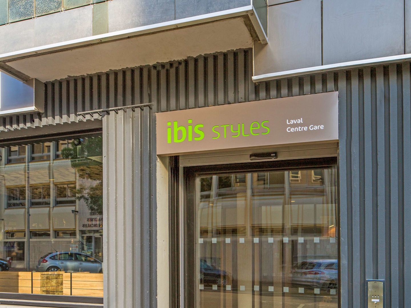 ibis styles laval centre gare