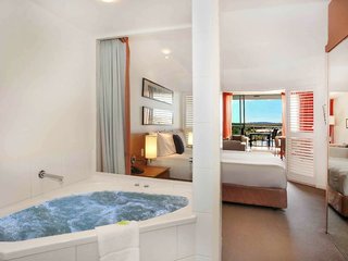 pelican waters resort