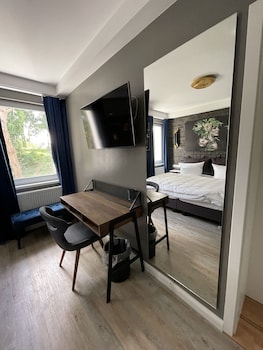 iq hotel
