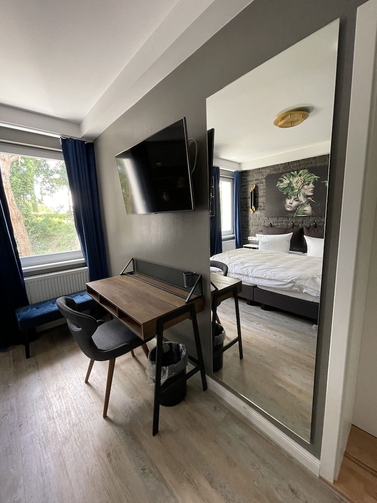 iq hotel