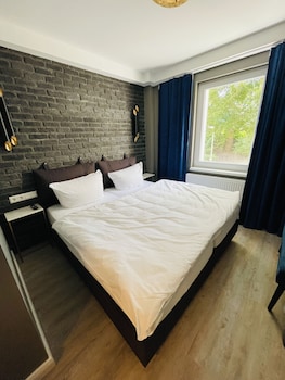 iq hotel