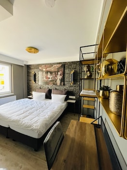 iq hotel