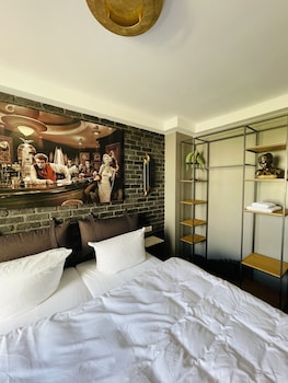 iq hotel