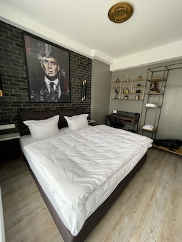 iq hotel