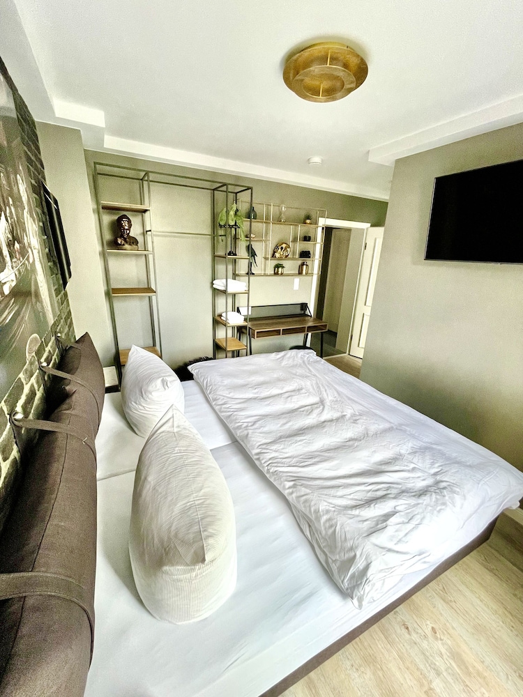 iq hotel