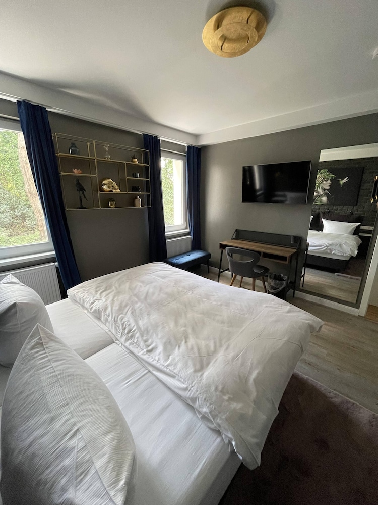 iq hotel