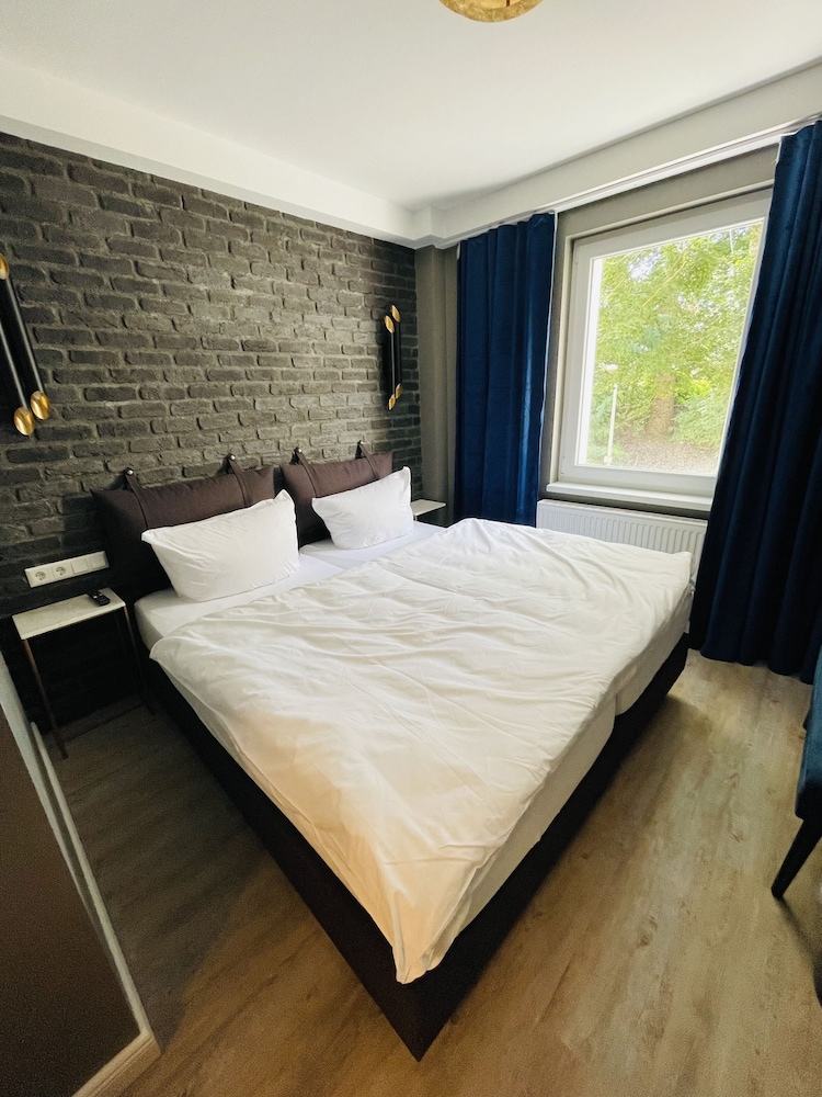 iq hotel