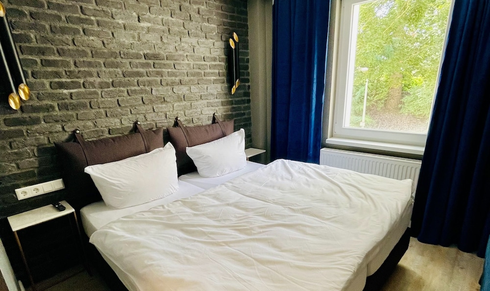 iq hotel