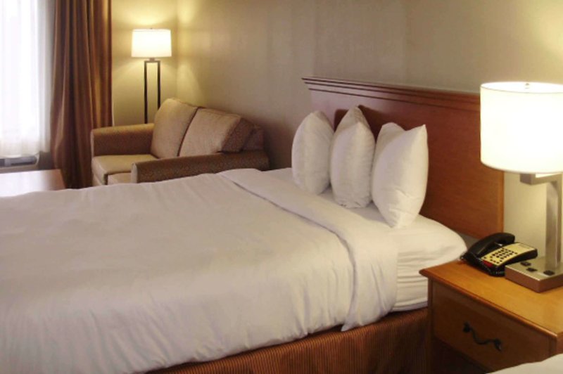 comfort inn and suites milford cooperstown