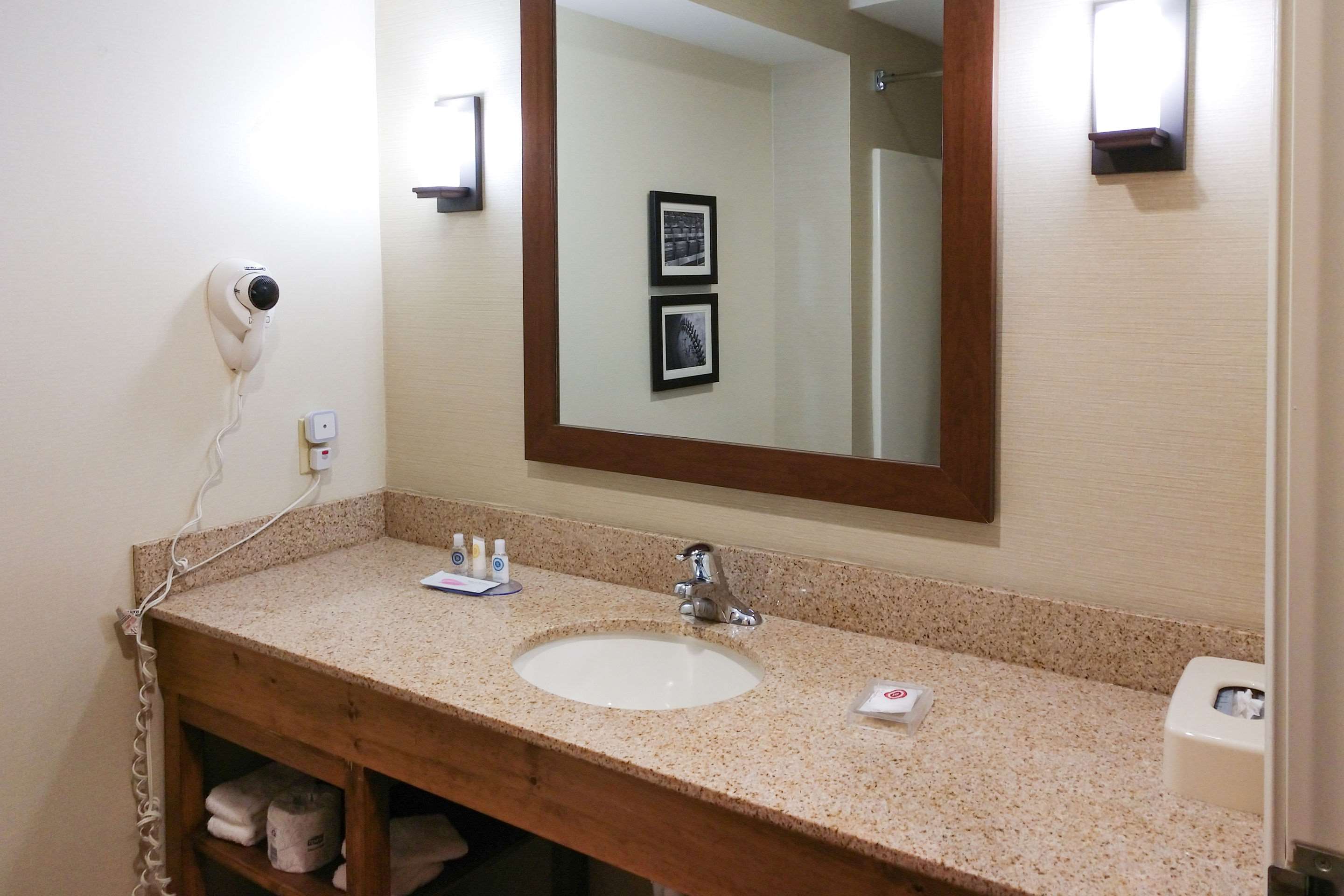 comfort inn and suites milford cooperstown