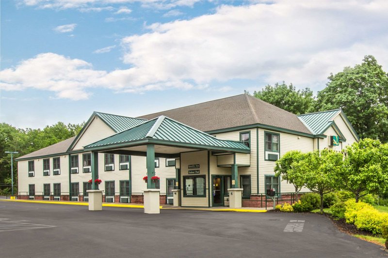 econo lodge glens falls lake george