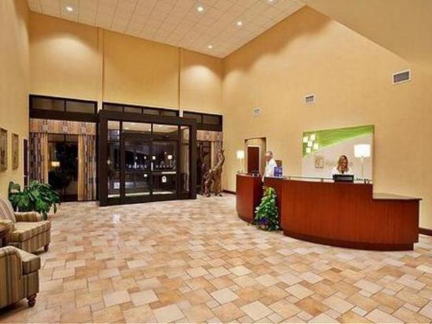 holiday inn quincy east by ihg