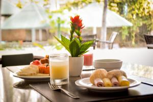 el aram beach and convention