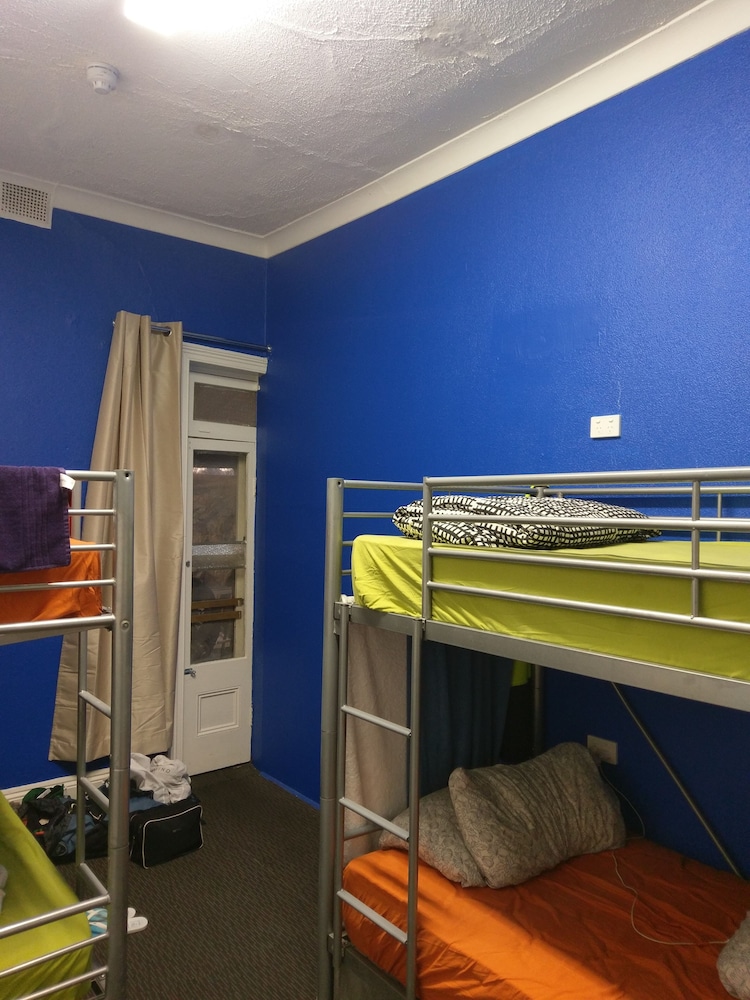 adelaide travellers inn hostel