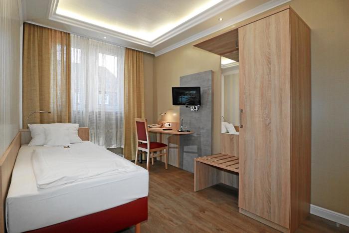 hotel and restaurant danner