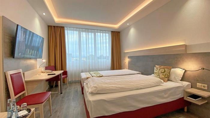 hotel and restaurant danner