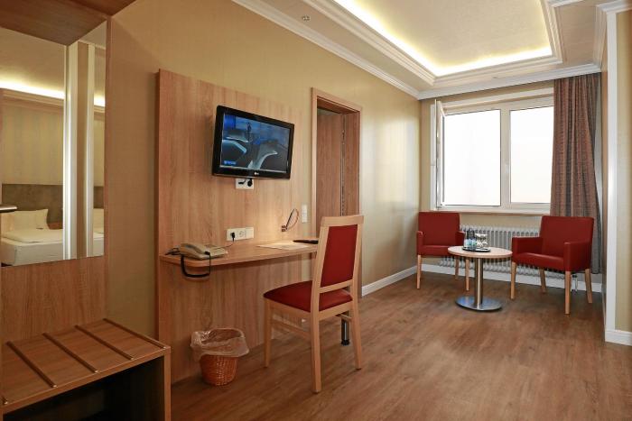 hotel and restaurant danner