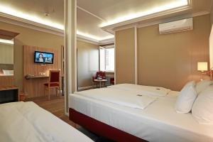 hotel and restaurant danner