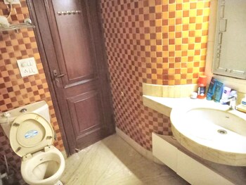 captivating 2 bed apartment in new delhi