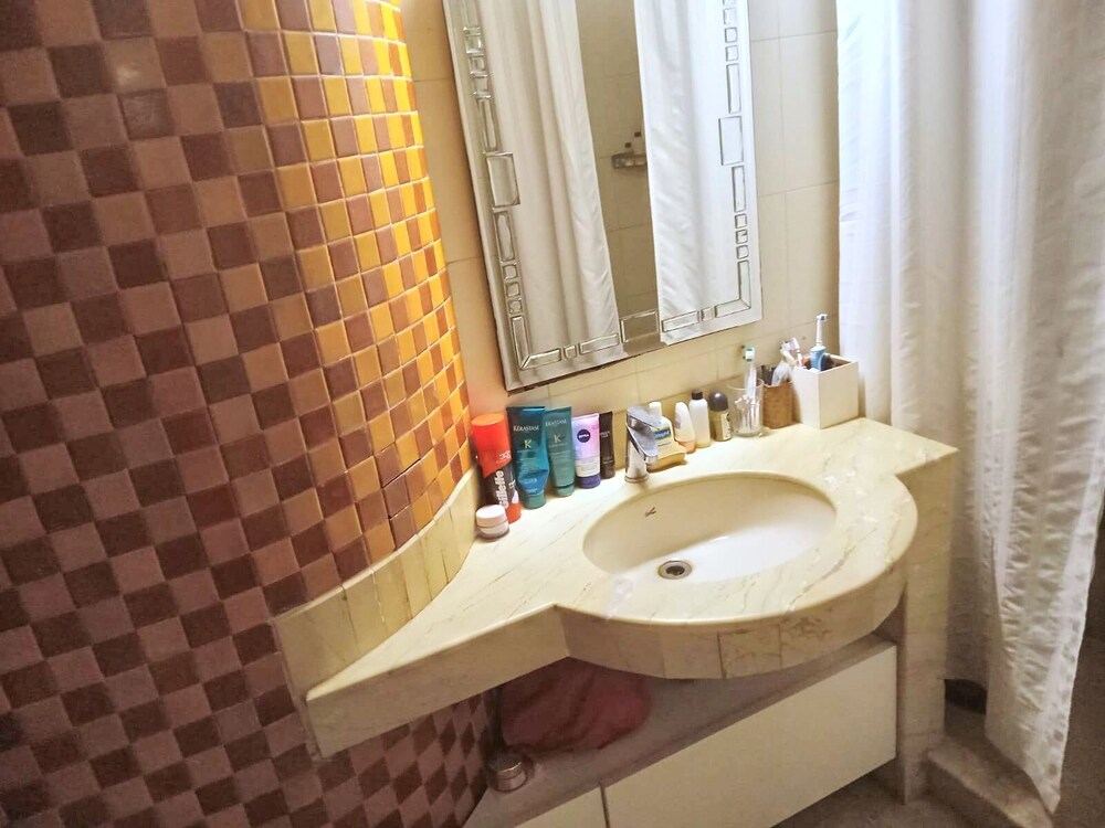 captivating 2 bed apartment in new delhi