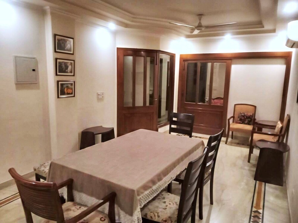 captivating 2 bed apartment in new delhi