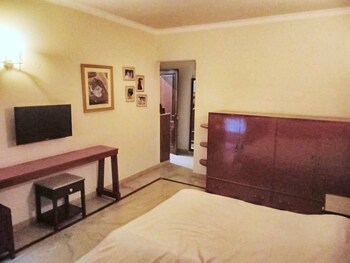 captivating 2 bed apartment in new delhi