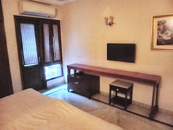 captivating 2 bed apartment in new delhi