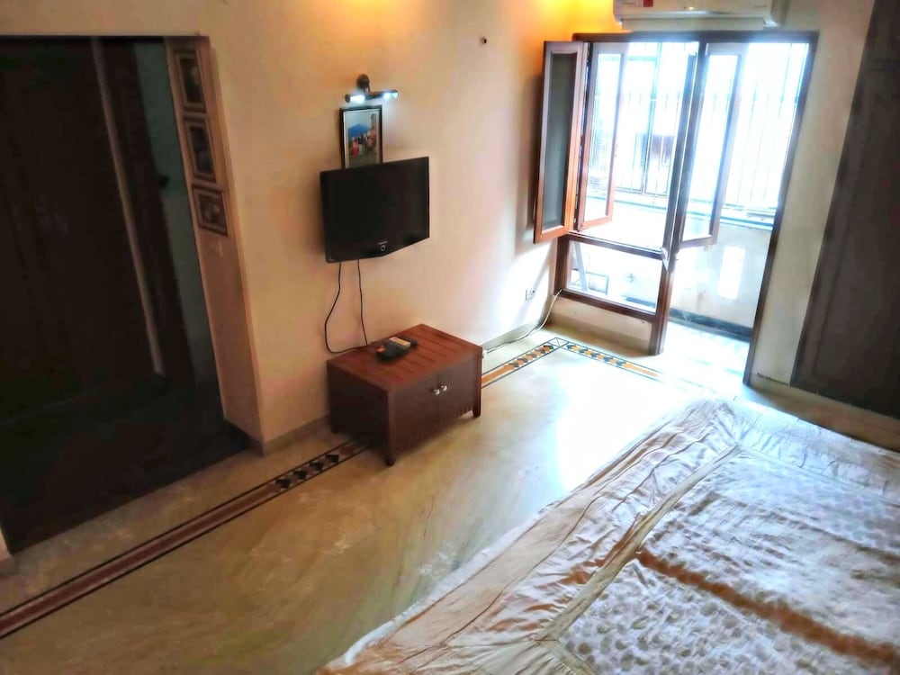 captivating 2 bed apartment in new delhi