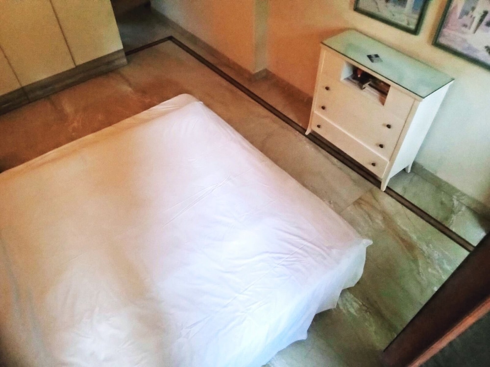 captivating 2 bed apartment in new delhi