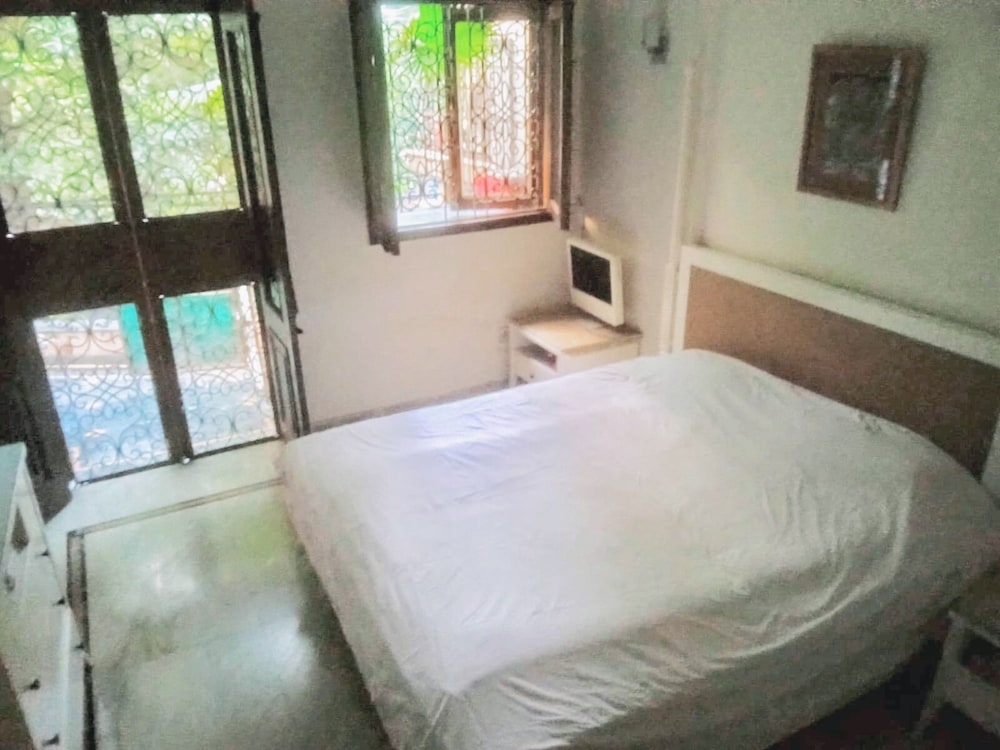 captivating 2 bed apartment in new delhi