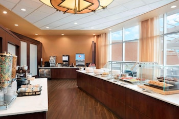 courtyard by marriott omaha la vista