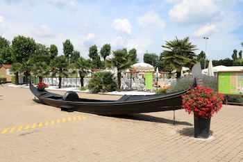 hu venezia camping in town