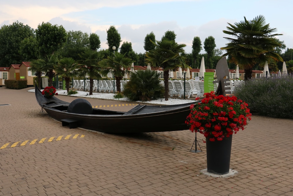 hu venezia camping in town