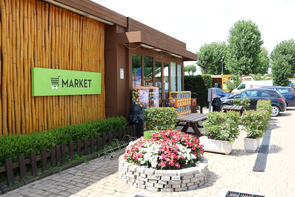 hu venezia camping in town