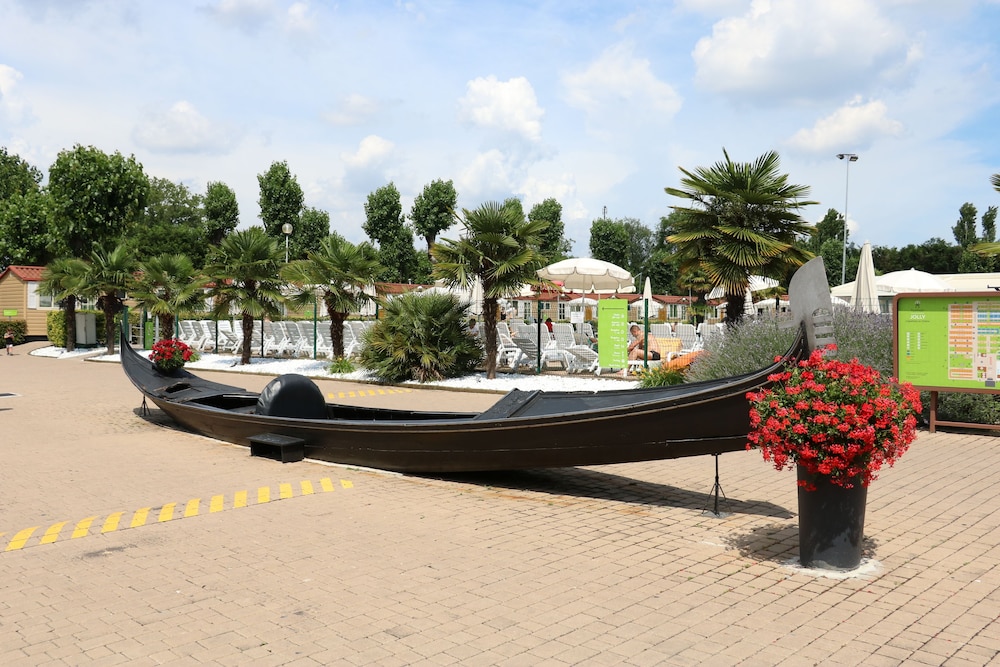 hu venezia camping in town