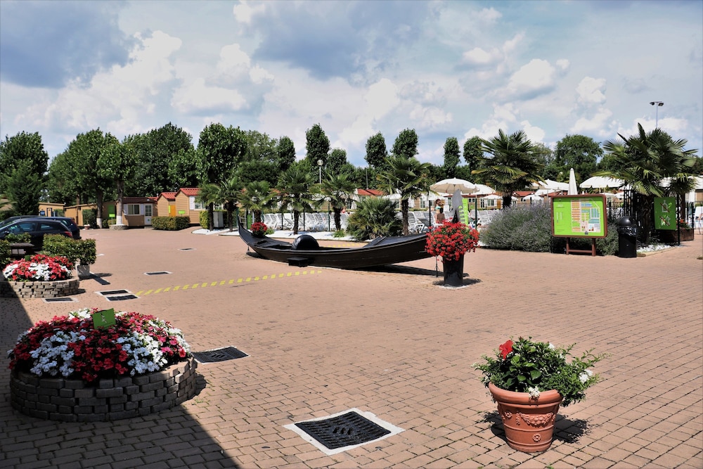 hu venezia camping in town