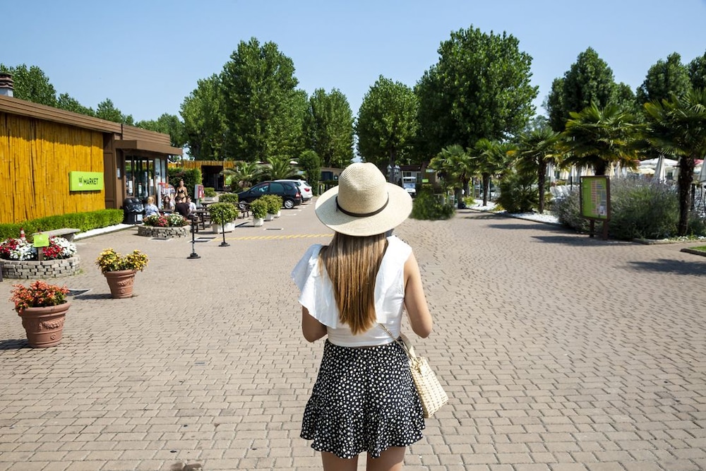 hu venezia camping in town