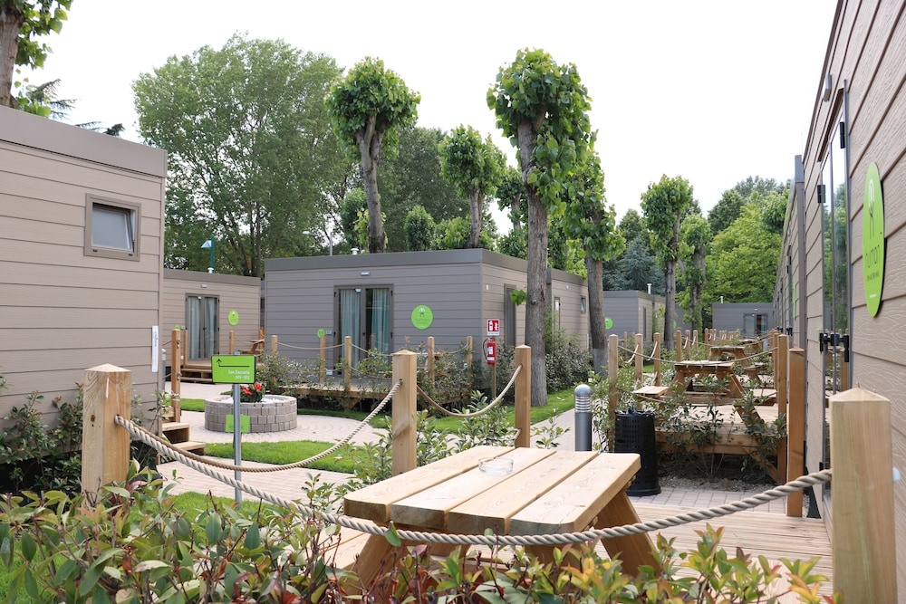 hu venezia camping in town