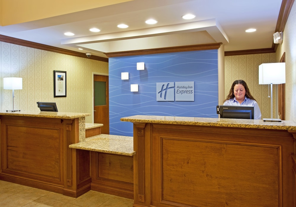 holiday inn express and suites howell an ihg hotel