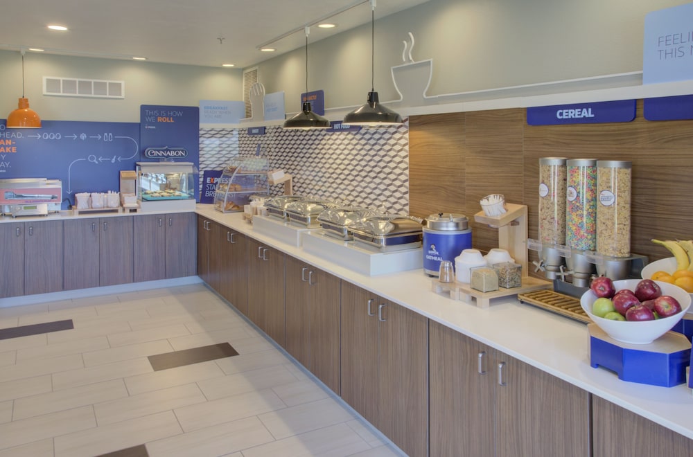 holiday inn express hotel and suites le mars by ihg